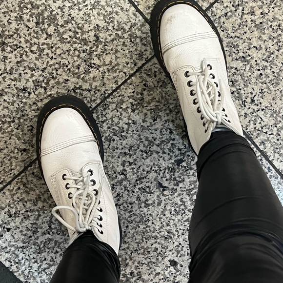 Dr. Martens Sinclair Boot (Jadon) - Picture 6 of 7